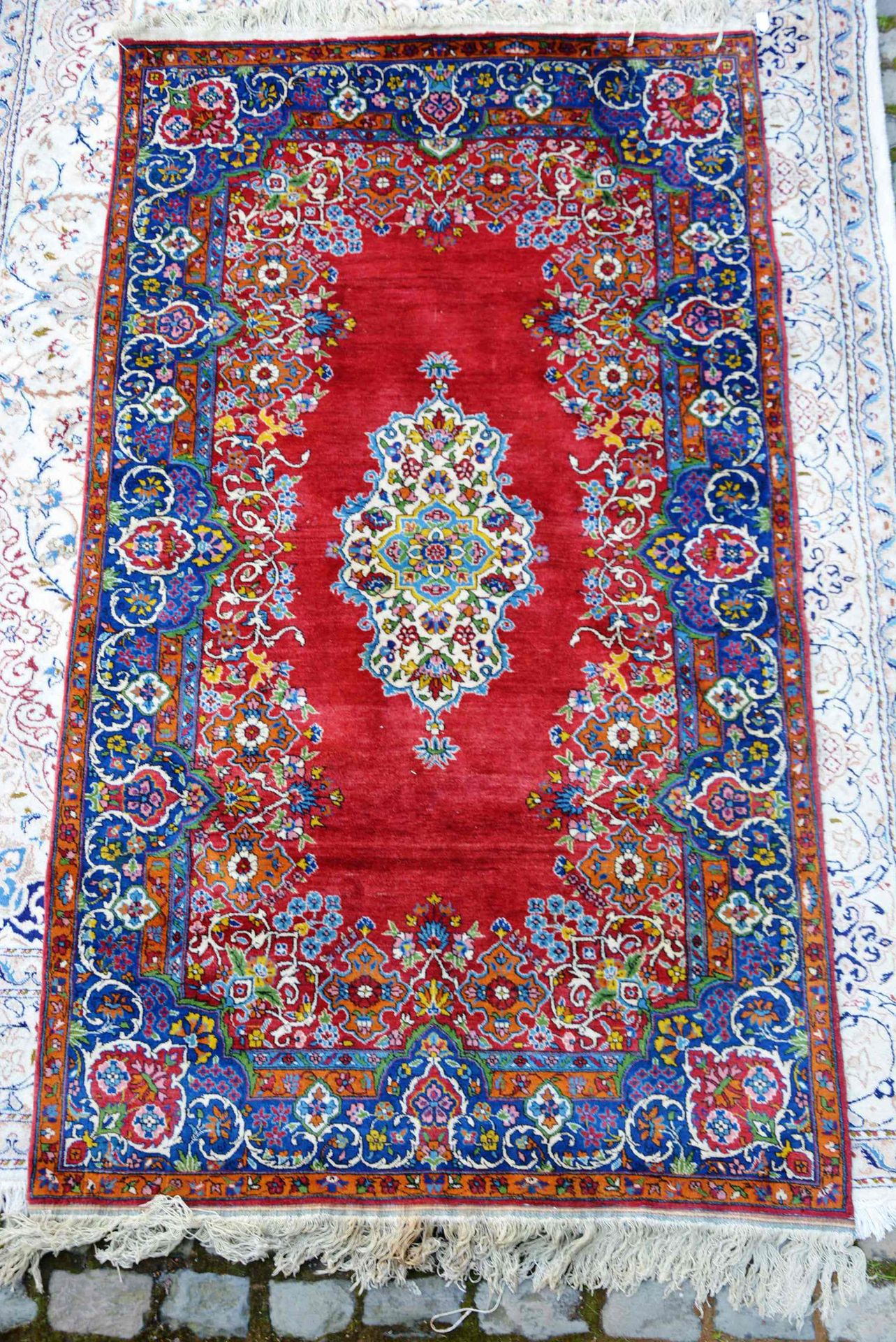 Null RUGS

特布里兹地毯（棉质经线和纬线，羊毛绒），波斯西北部，约1940-1950。

状况良好。

尺寸：296厘米 x 205厘米