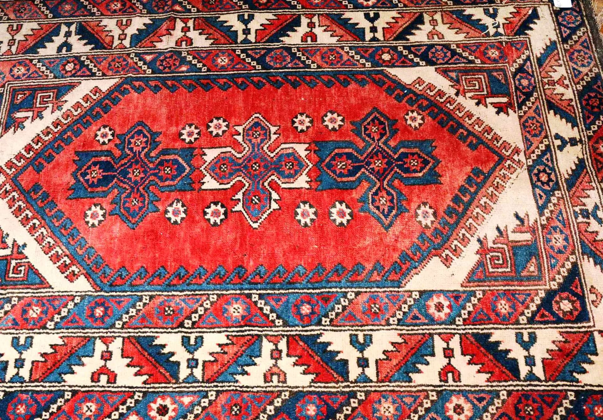 Null 安纳托利亚地毯（经线、纬线和绒线）。

土耳其西部，约19400-1950年。

尺寸：180厘米×125厘米。