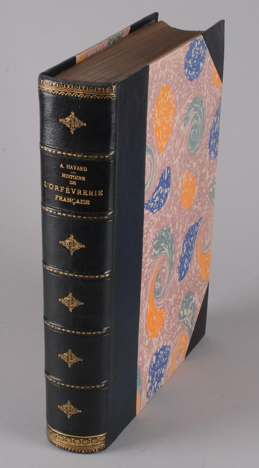 HAVARD Henry 哈瓦德-亨利





法国金匠的历史





巴黎，Quantin，1896





大4开本。深蓝色半皲裂，有棱角。脊柱上有5&hellip;