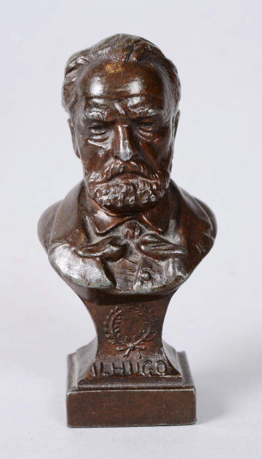 Victor HUGO buste en régule Victor HUGO (1802 - 1885), buste en régule

H totale&hellip;