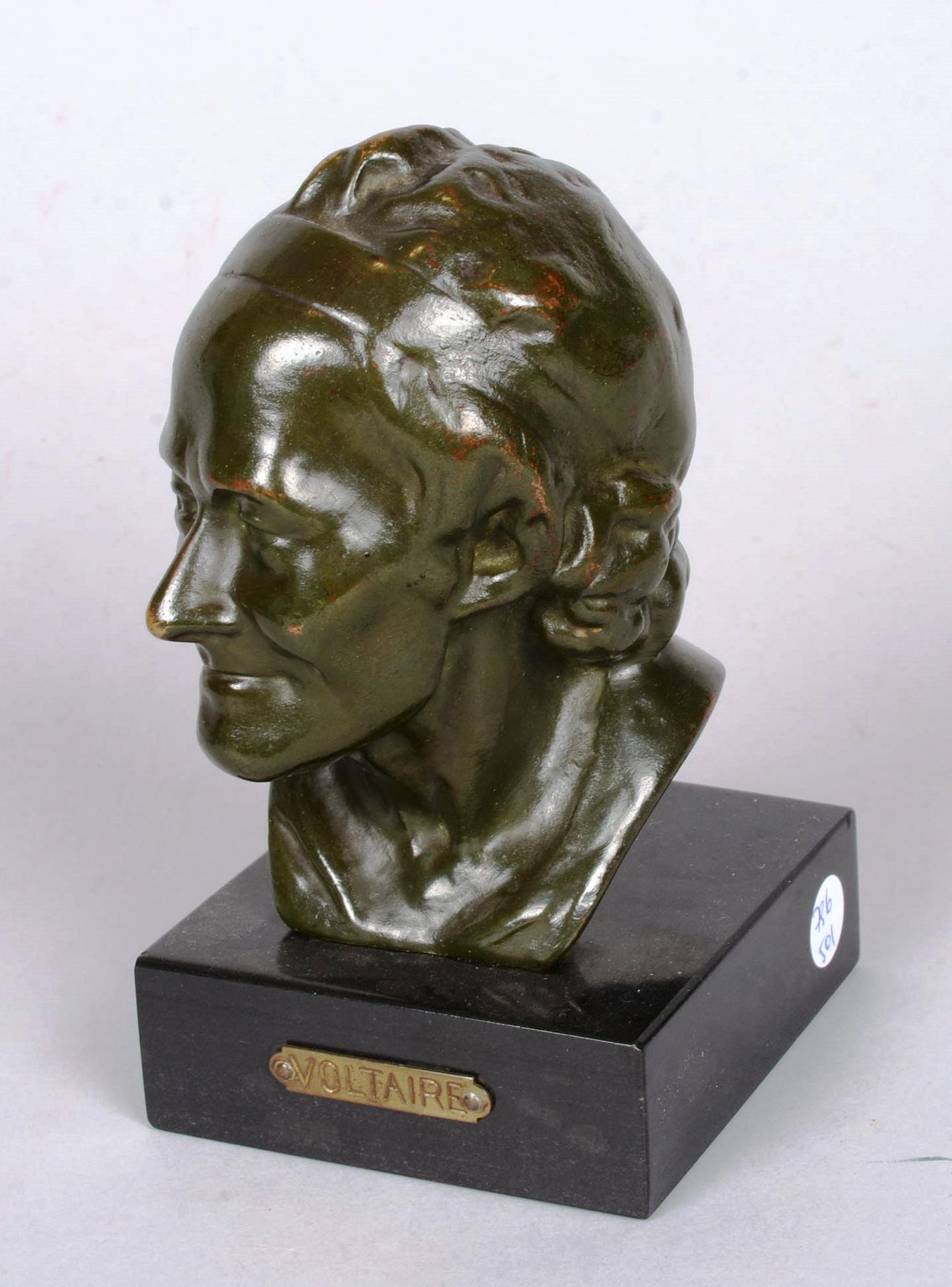 Voltaire buste en bronze VOLTAIRE (1694 - 1778), buste en bronze à patine verte &hellip;