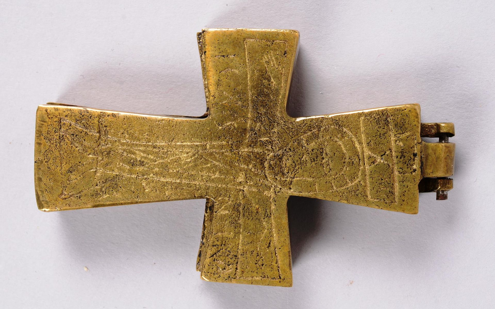 Croix reliquaire Croix reliquaire pectorale de Saint-Badilon en laiton, copie pr&hellip;