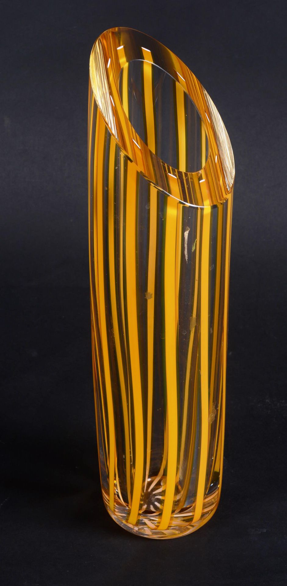 Vase signé de Brehat. 






美丽的黄色和半透明的bayadère花瓶。签名。





高：36厘米