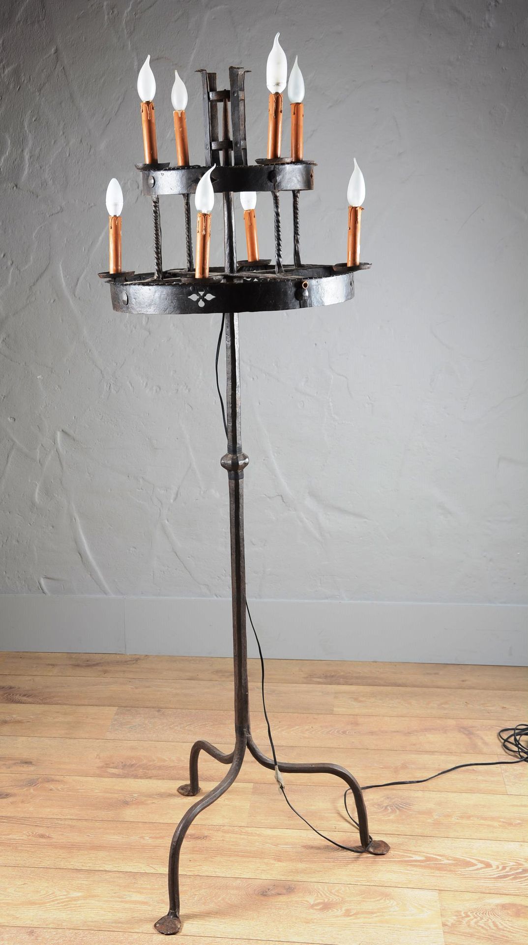 Haut candélabre en fer forgé électrifié. High candelabra in wrought iron.

With &hellip;