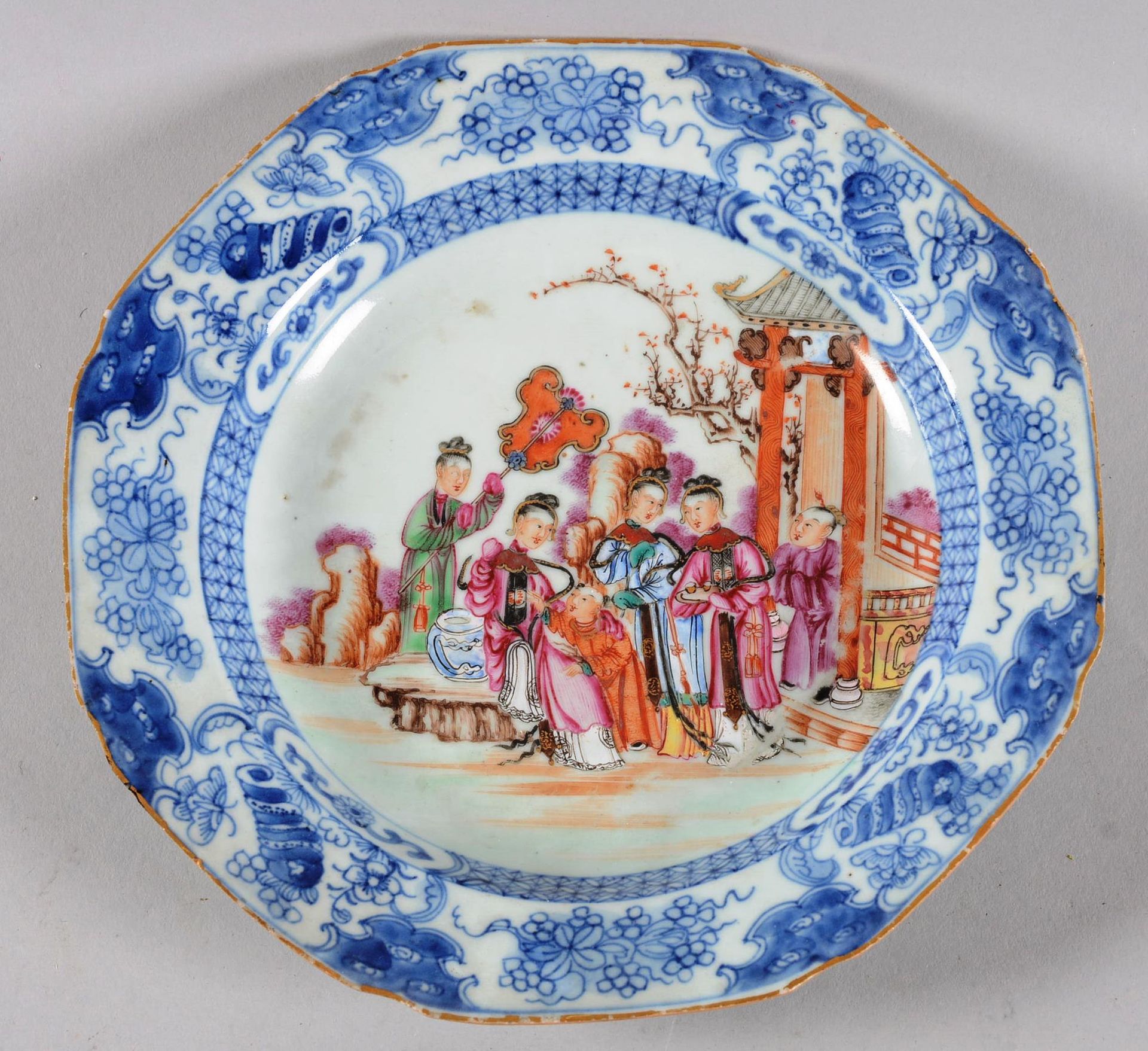 Assiette creuse octogonale CHINA.

Chinese porcelain octagonal soup plate decora&hellip;