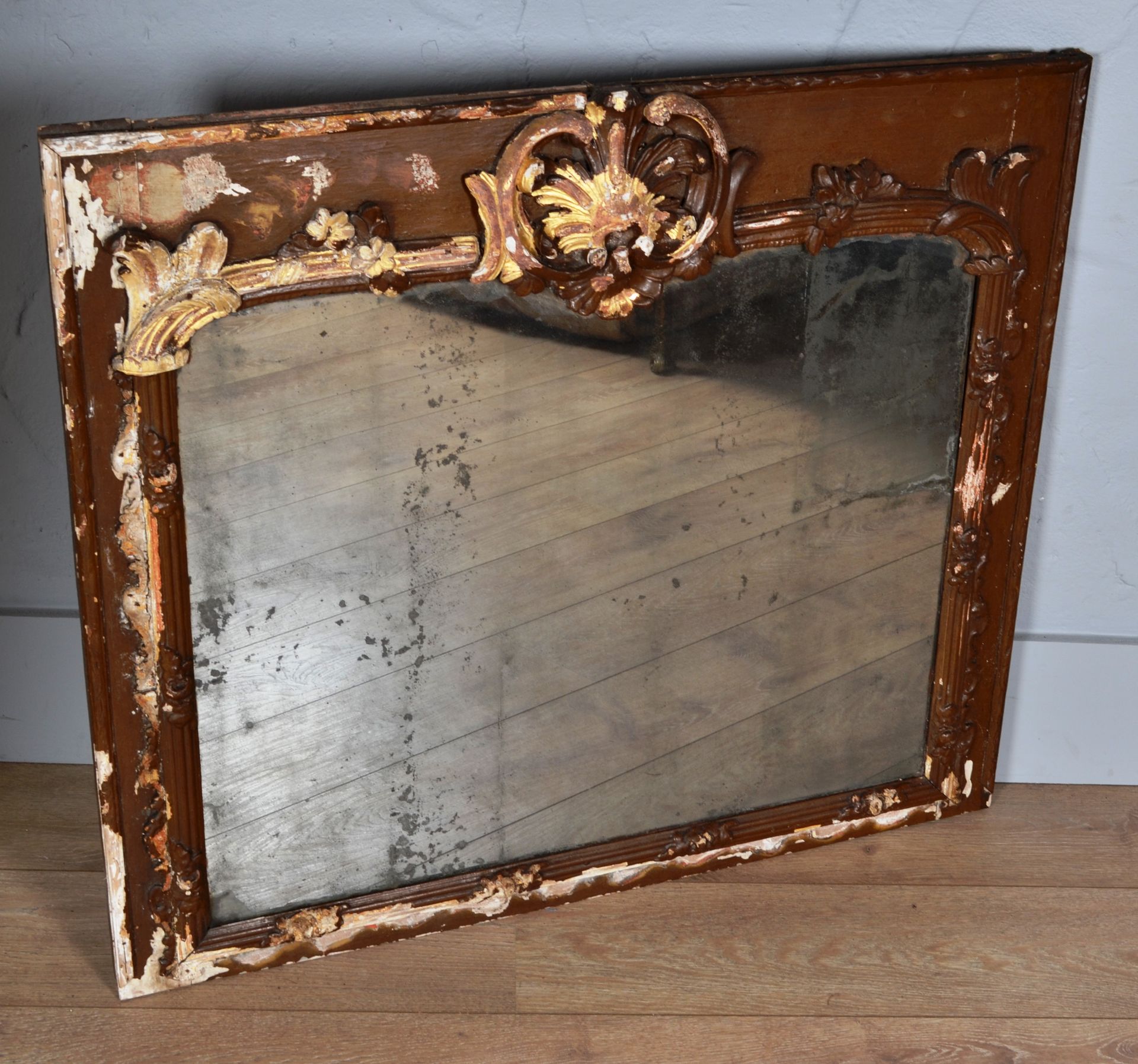 Miroir en trumeau de cheminée Carved wood mirror overmantel, gilded and partly r&hellip;