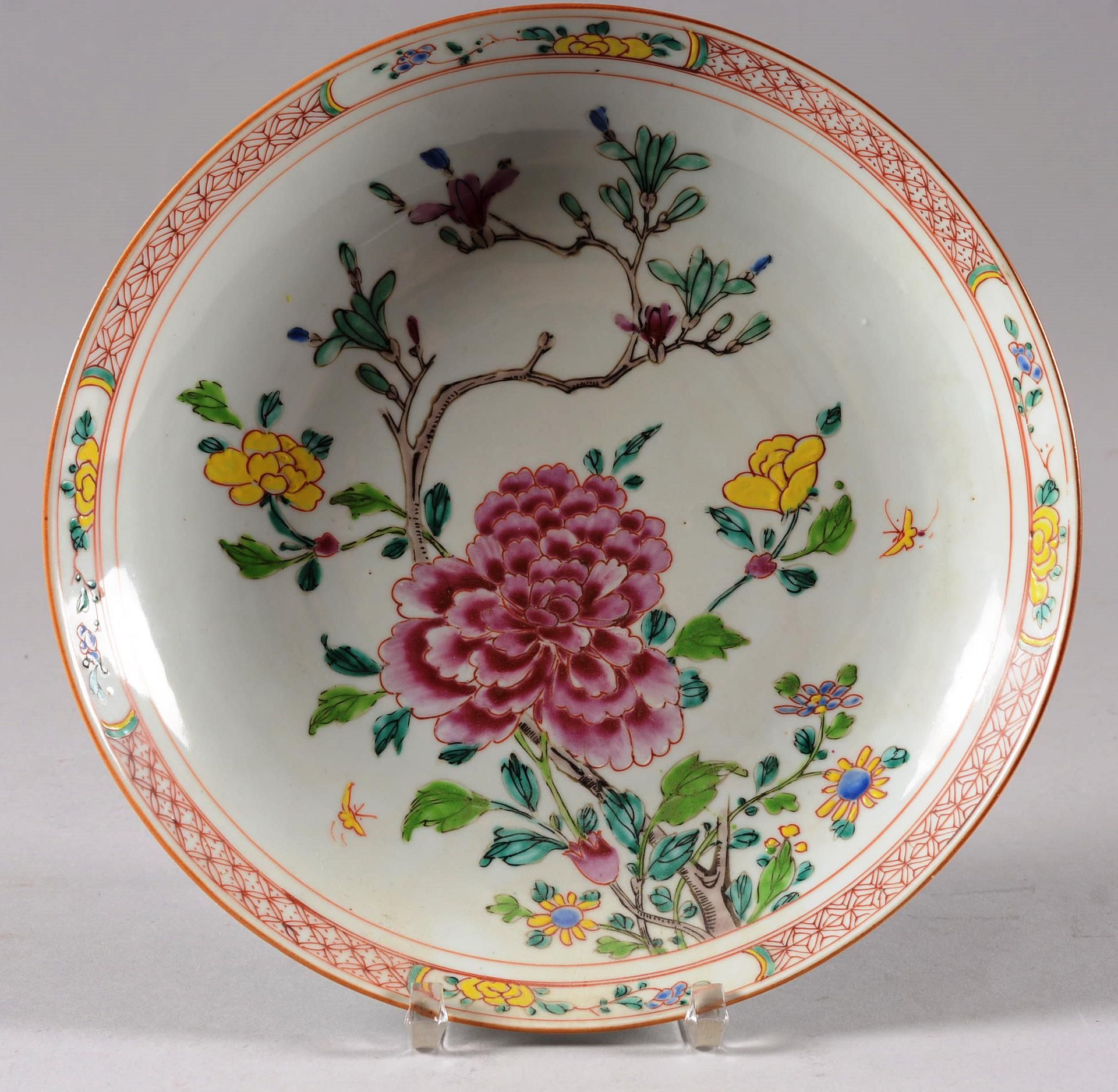 Coupe circulaire en porcelaine chinoise 中国。

中国瓷器圆形碗。18世纪。

直径：27.5厘米