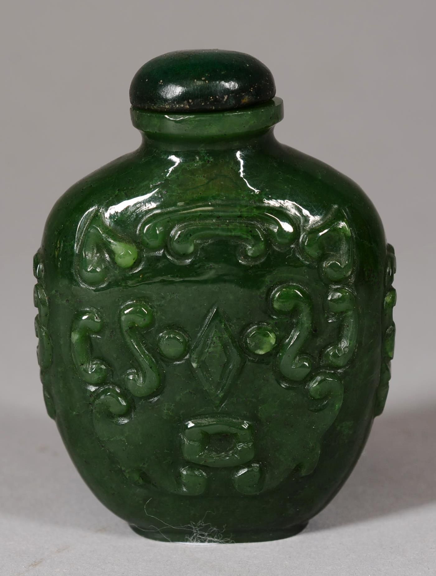 Flacon tabatière à priser en jade CHINE.

Flacon tabatière à priser en jade scul&hellip;