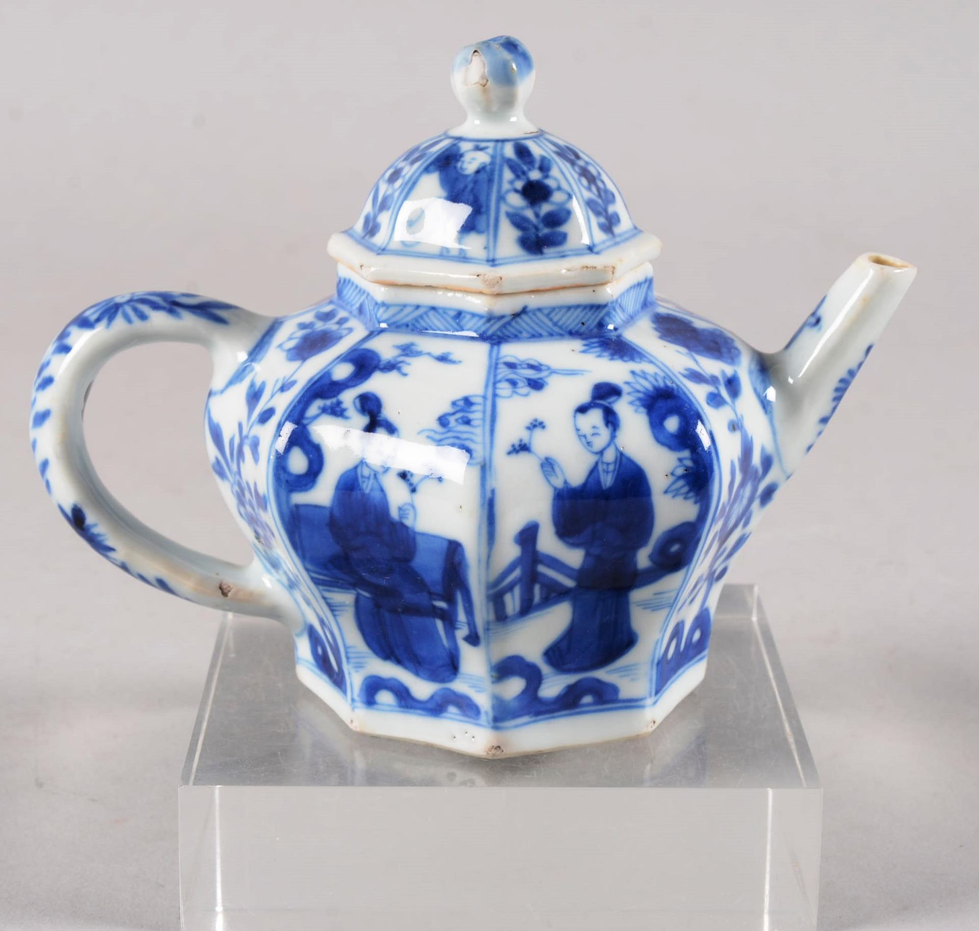 Petite théière couverte CHINA.

A small hexagonal porcelain teapot decorated in &hellip;