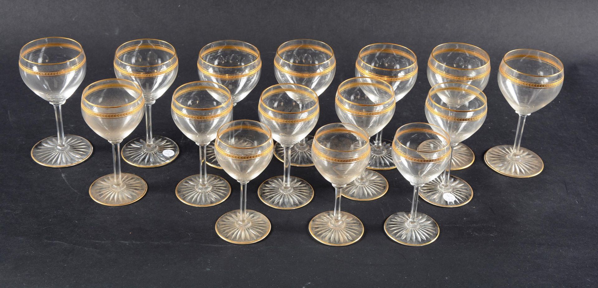 Suite de verres Suite of antique crystal glasses with gilding, 7 large glasses, &hellip;