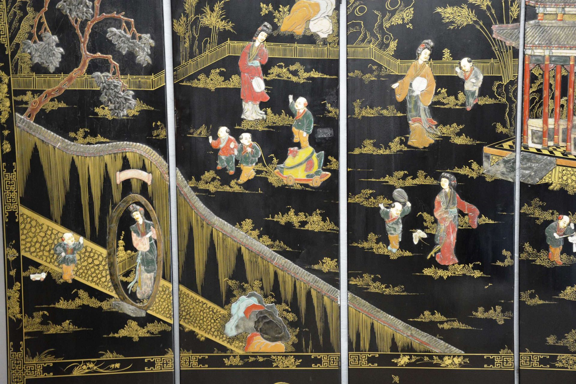 Paravent chinois à six panneaux CHINA.

Chinese screen with six panels in lacque&hellip;