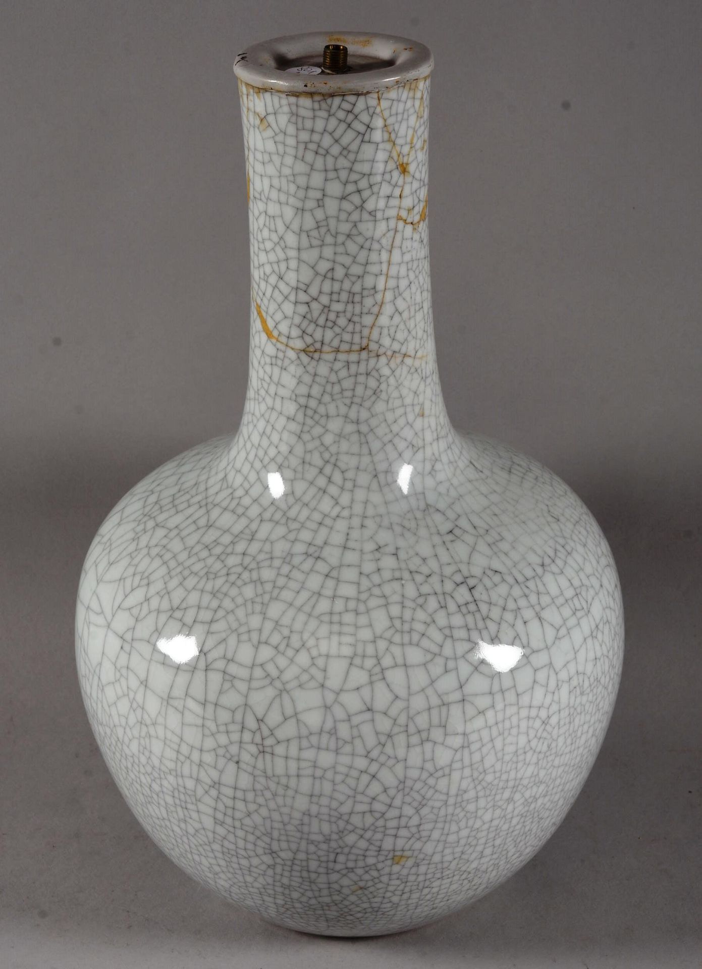 Vase de type Ge 中国。

葛式花瓶，灰色青花瓷裂纹盖。

19世纪。脖子上的事故。

高度：39厘米