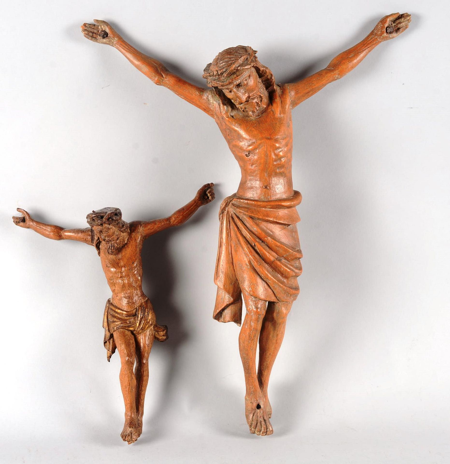 Suite de deux Christ en bois sculpté; 两个木雕基督的套房。

1/ 18世纪的木雕基督。少了一点。高：35厘米

2/ 2&hellip;