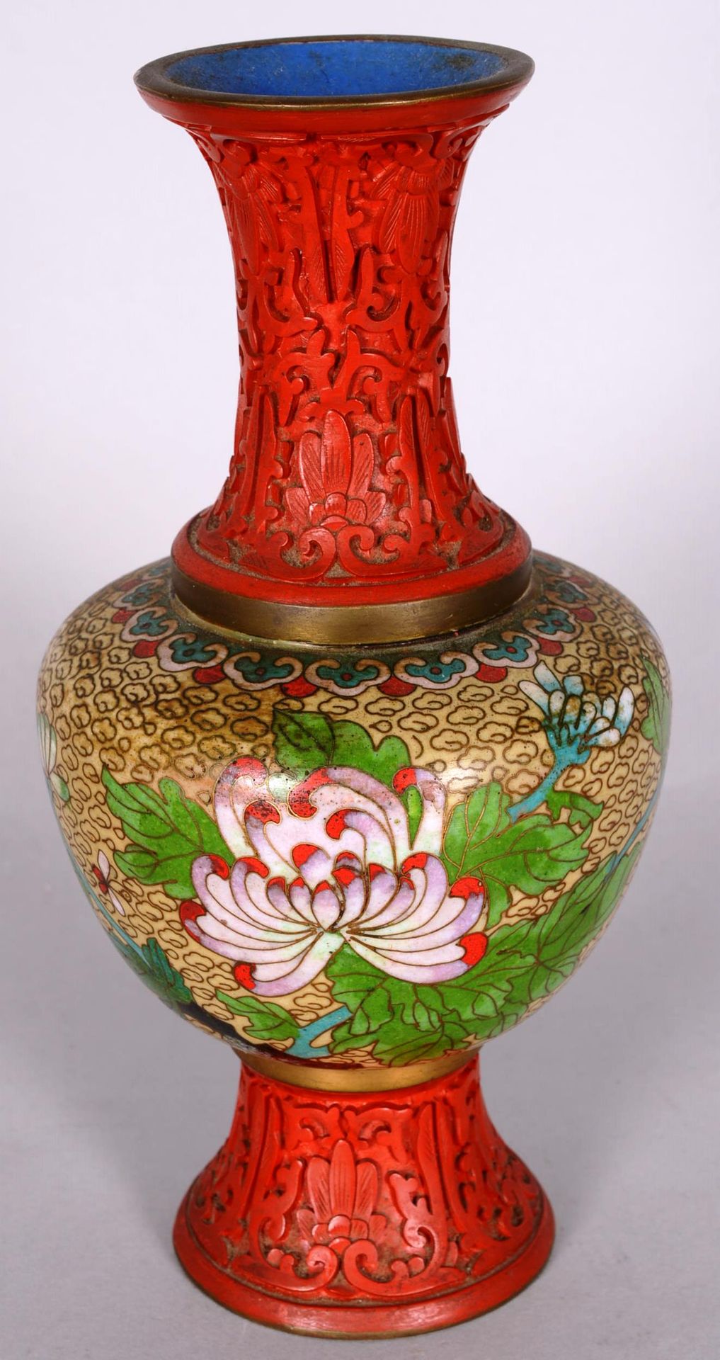 Vase en bronze et émaux cloisonnés CHINA.

Jarrón de bronce y esmalte cloisonné &hellip;