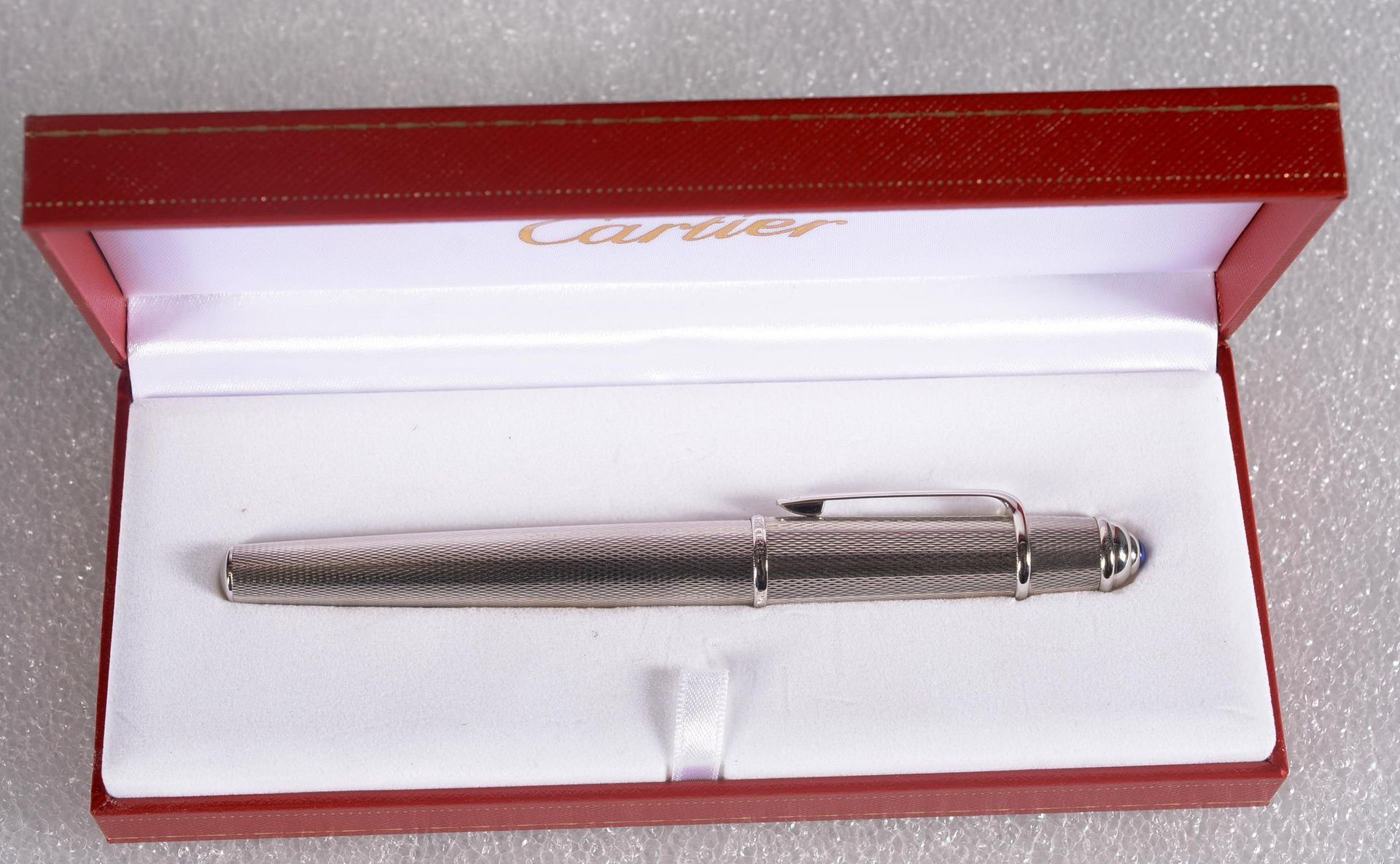 CARTIER,Stylo plume CARTIER.

Cartier Diabolo fountain pen with a guilloche body&hellip;