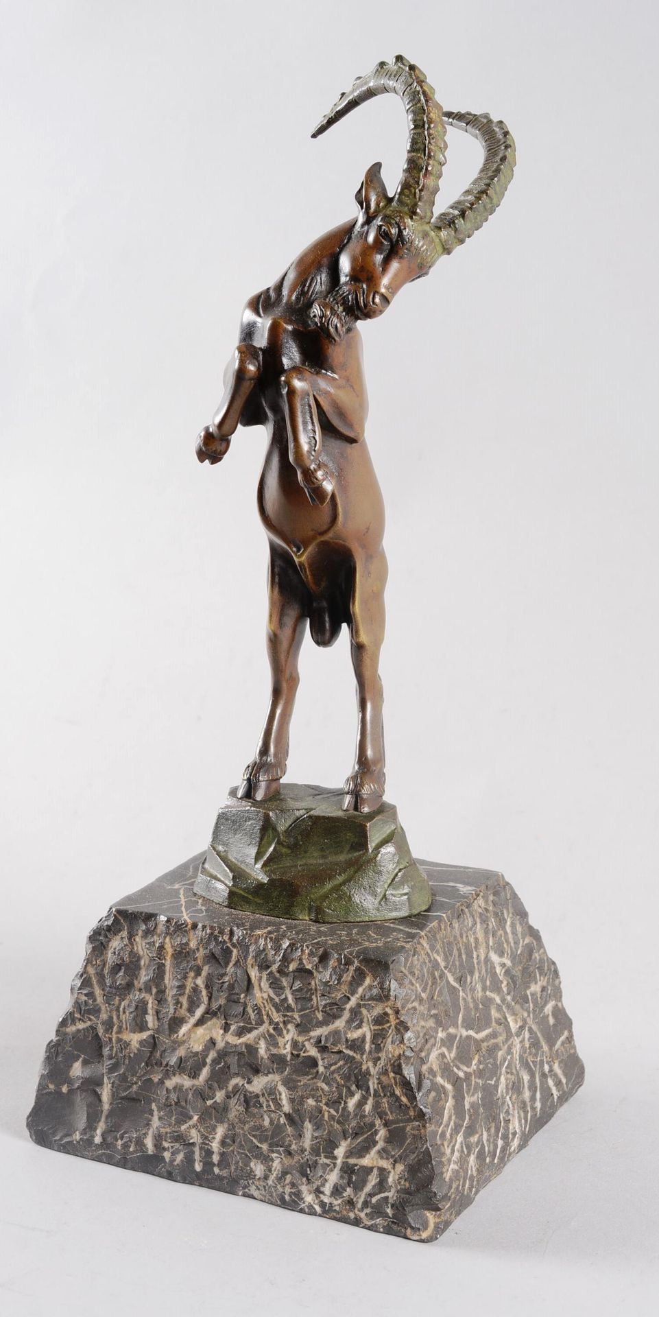 Erich SAALMANN (act.1918-1932) Erich SAALMANN (act.1918-1932)

"马背上的山羊"。

由Compa&hellip;