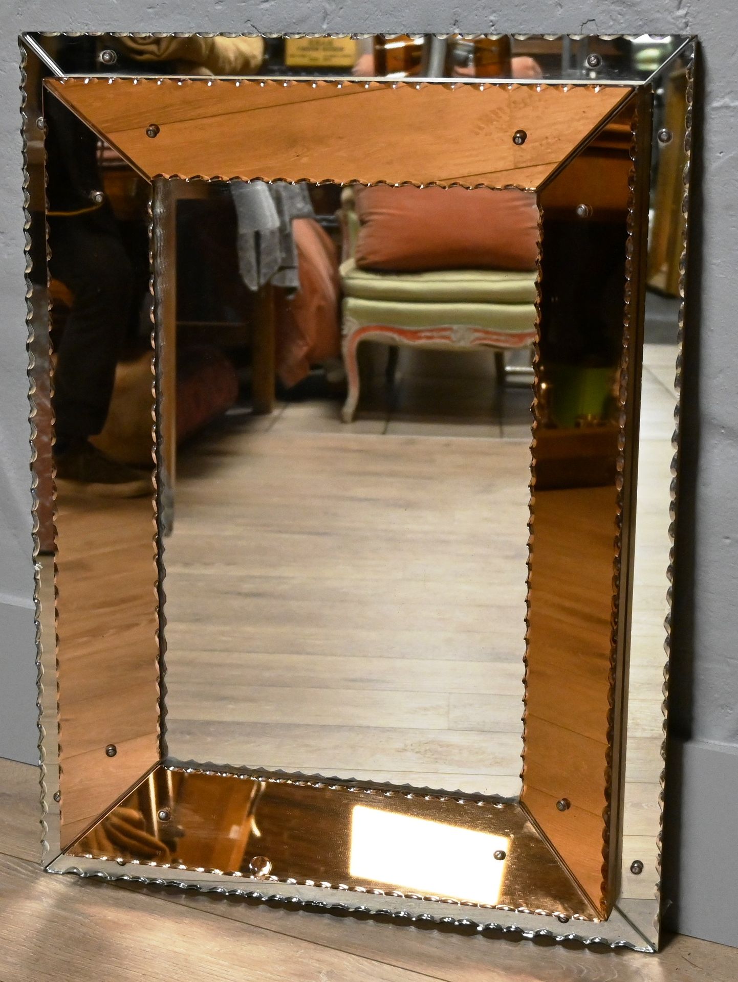 Miroir bisauté des années 50/60 Miroir bisauté des années 50/60

Dimensions : 85&hellip;