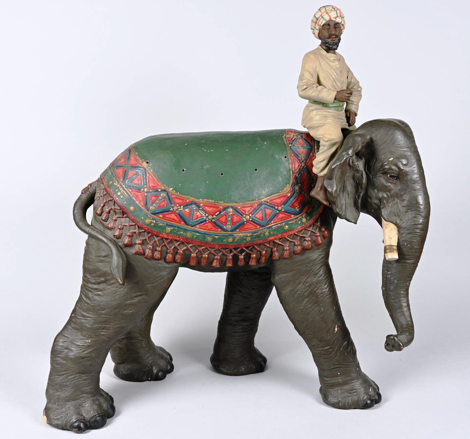 Eléphant et son cornac en terre cuite peinte. Elefante y su mahout en arcilla pi&hellip;