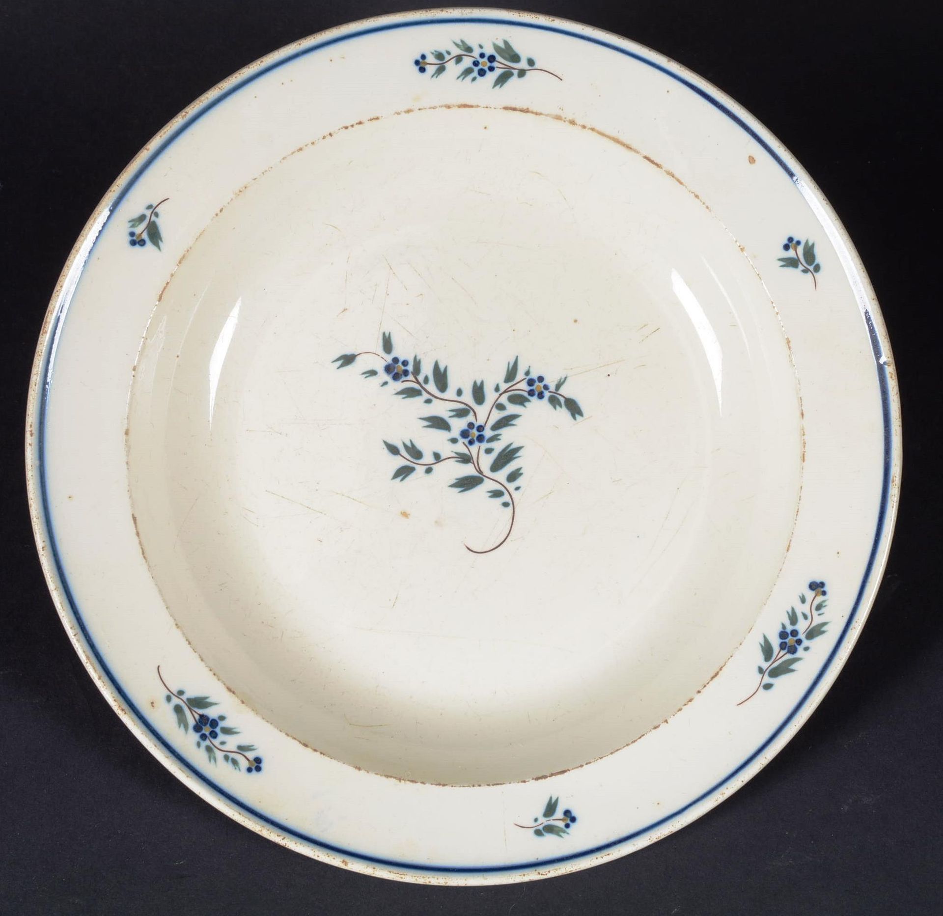 VANDREVANGE : Assiette creuse Vandrevange (Sarre)

精美的陶制汤盘，有蓝色的树枝装饰。

19世纪初。

直径&hellip;