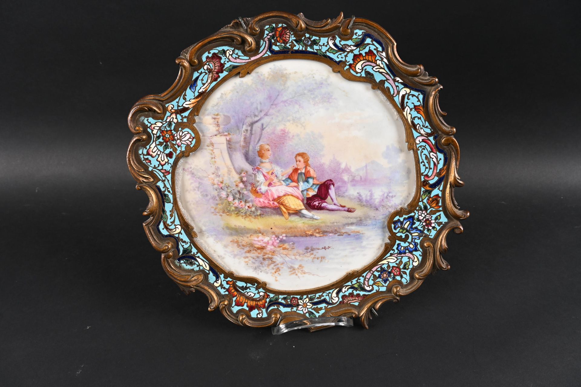 Plat circulaire en porcelaine Castello di Versailles e Sèvres.

Piatto circolare&hellip;