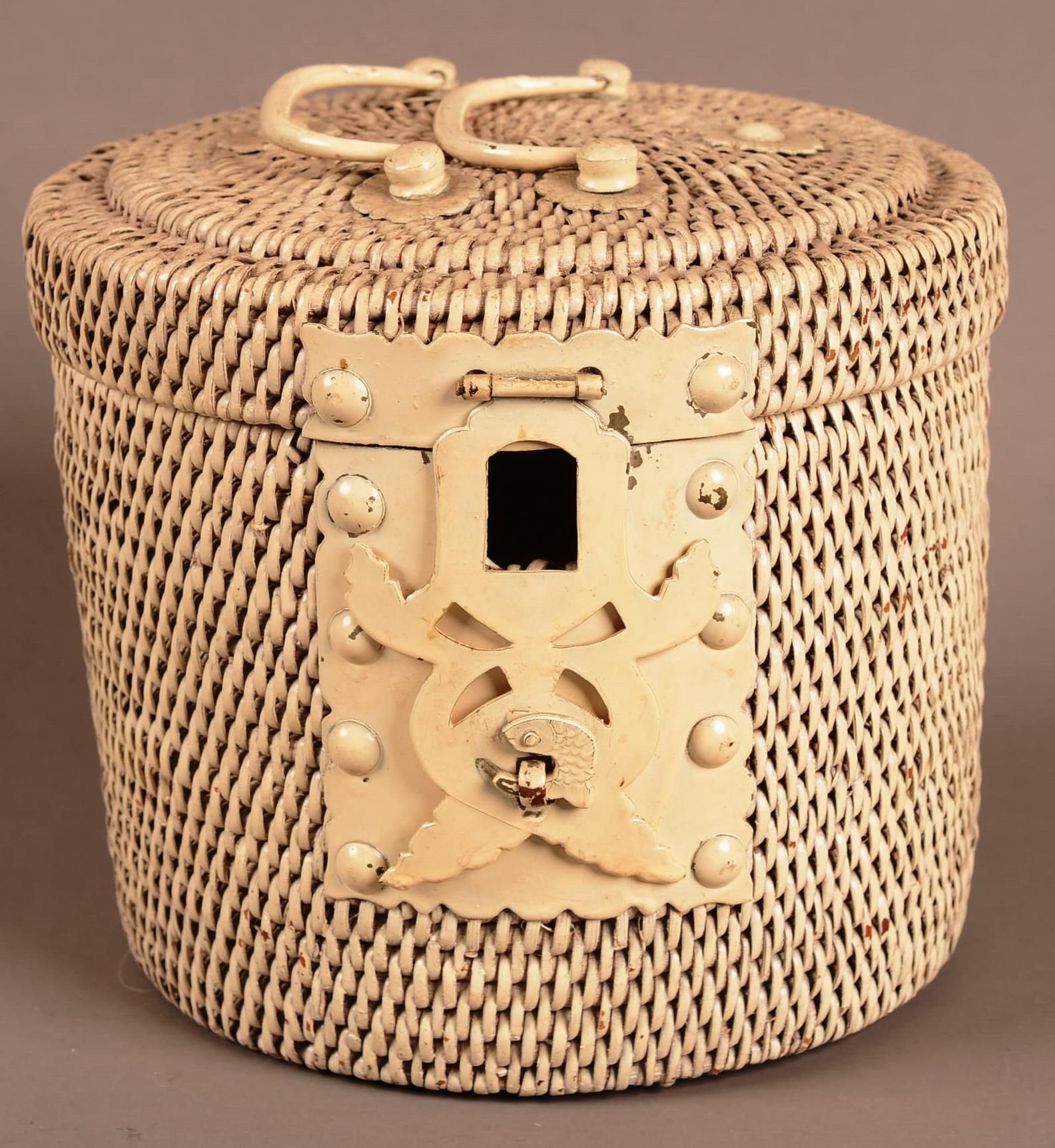 Théière en porcelaine ( petit éclat au bec ) 中国。

瓷质茶壶（壶嘴上有小缺口）

在它的盒子里画着急。