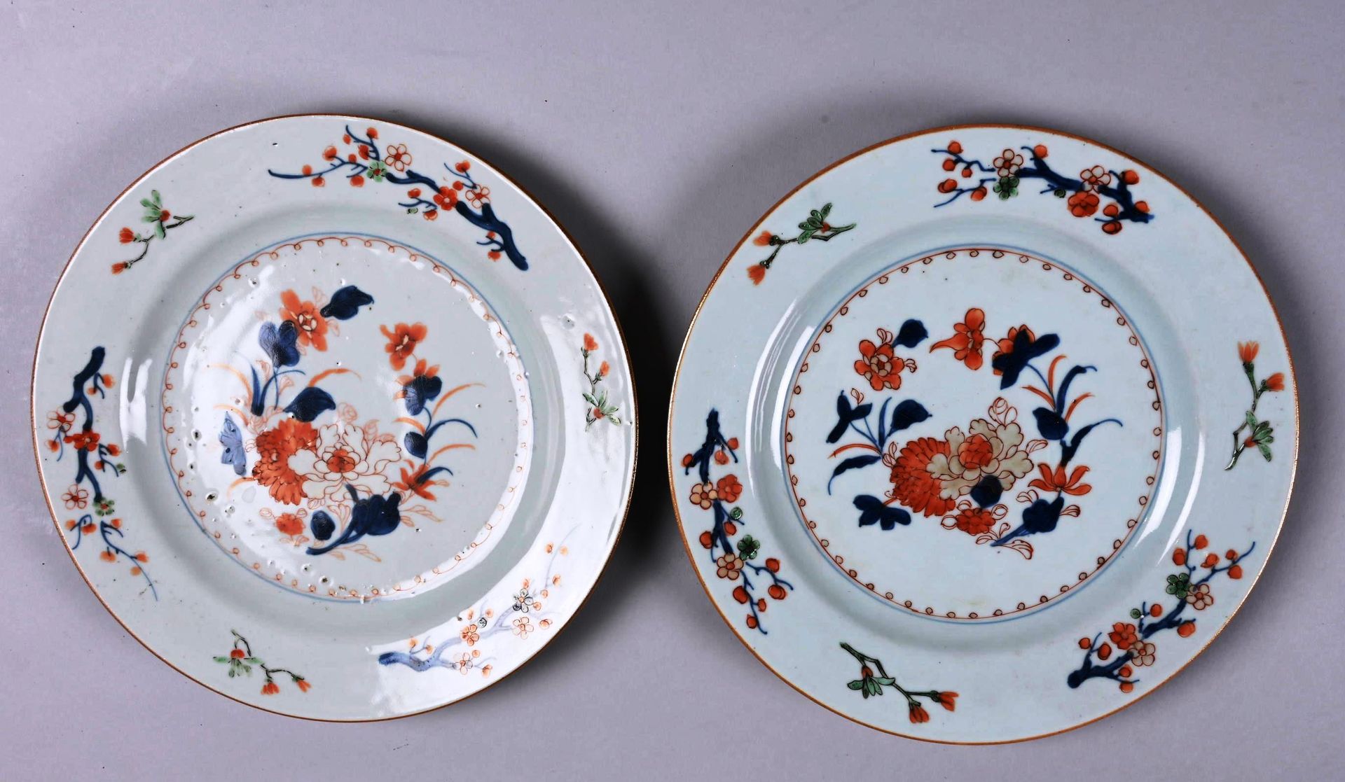 CHINE paire d'assiettes 中国-一对伊万里装饰的瓷盘，18世纪末 直径：22,50厘米
