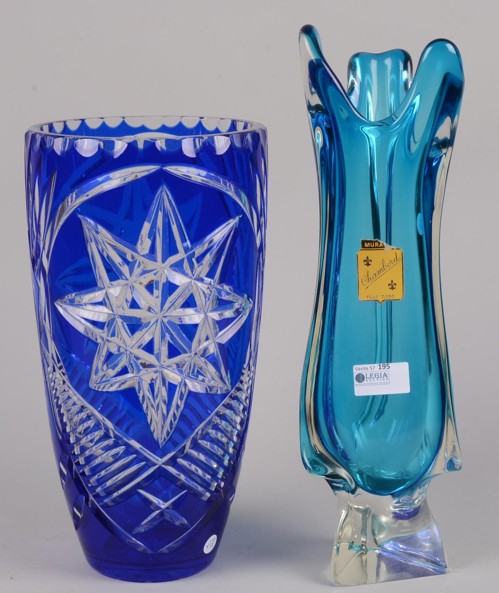 Suite de deux vases en cristal taillé Suite de deux vases en cristal taillé et d&hellip;