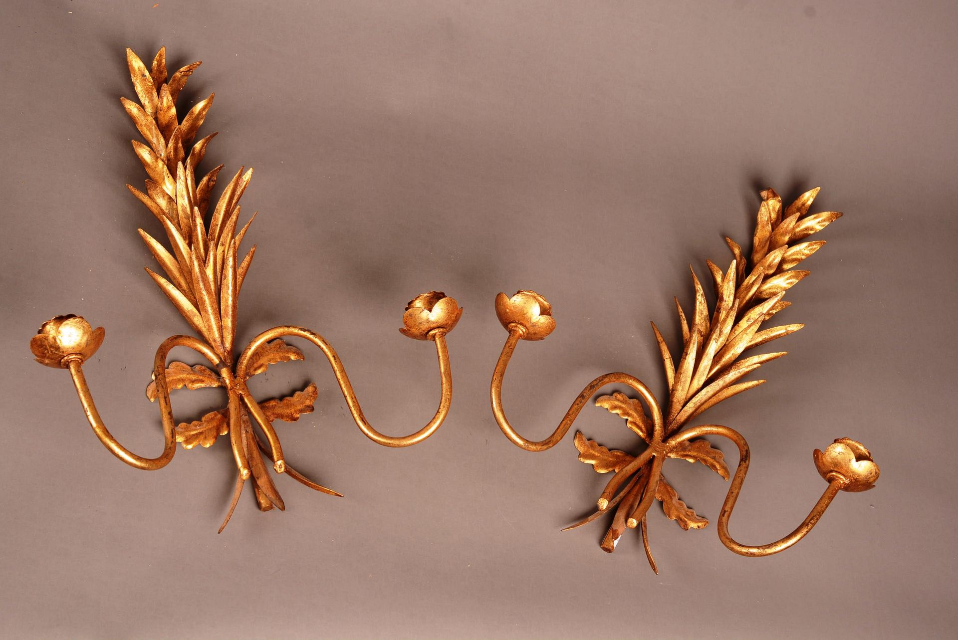 Paire d'appliques en laiton Pair of gilded brass sconces with two points of ligh&hellip;