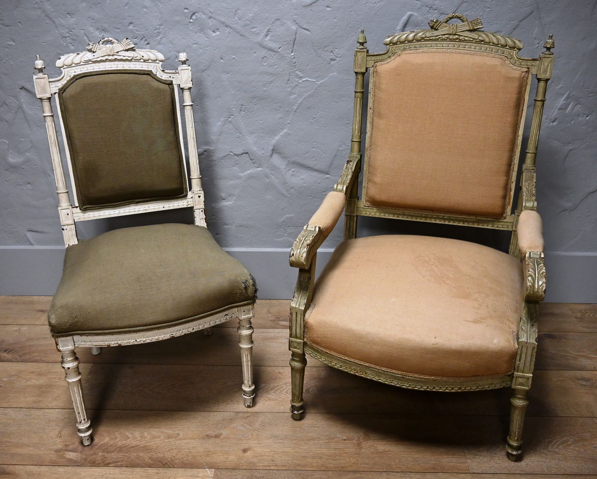 Partie de salon en bois peint 路易十六风格的奶油色油漆木制客厅套装。

由两把扶手椅和四把椅子组成。
