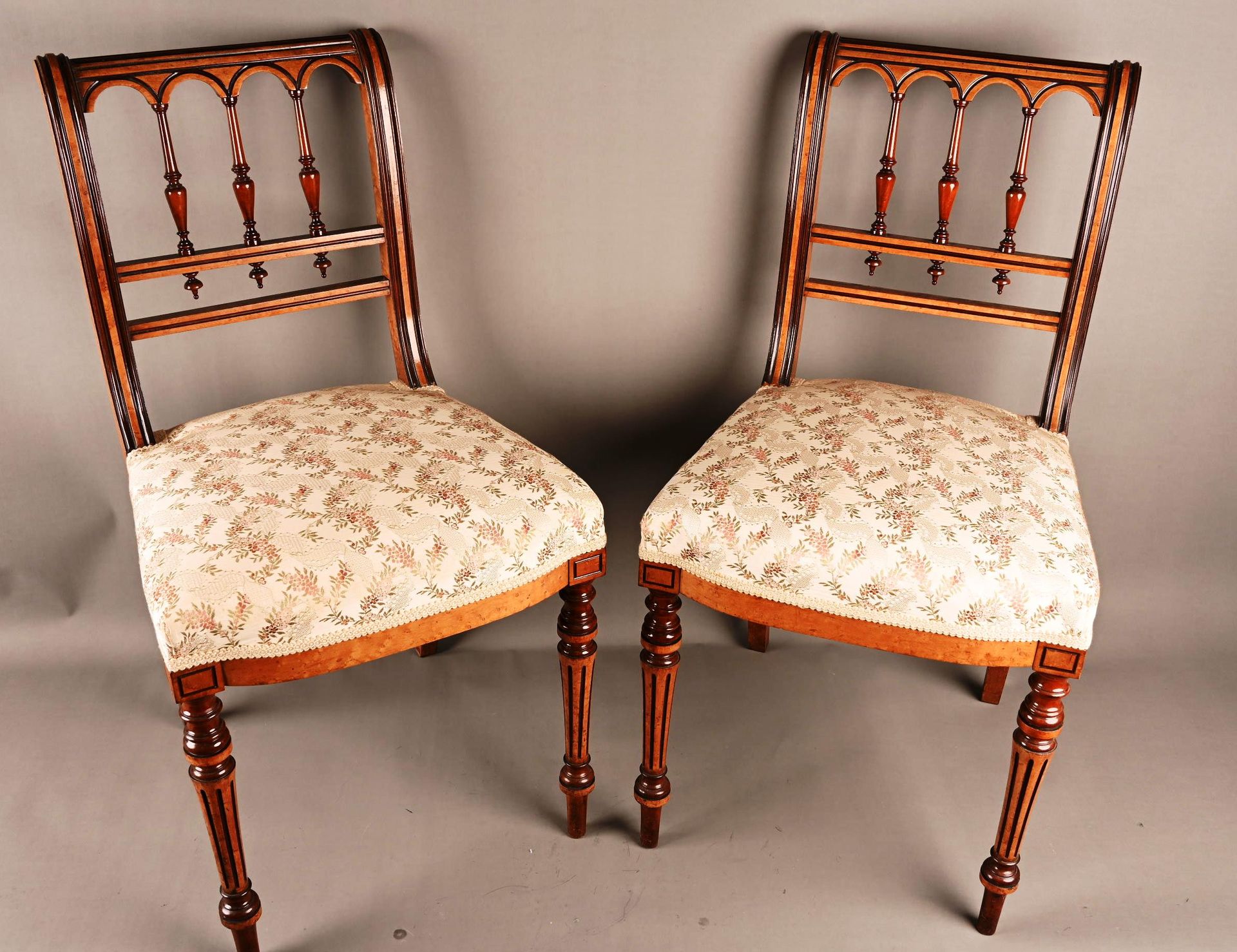 PAIRE DE CHAISES NAPOLEON III Pair of Napoleon III chairs in light wood and blac&hellip;