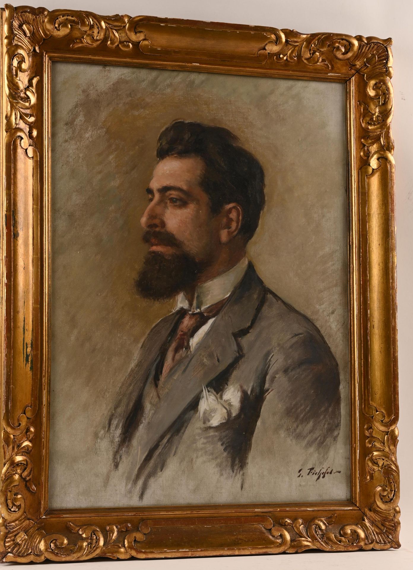 Georges FICHEFET (1864-1954) 乔治-菲切弗 (1864-1954)

"一个男人的四分之三半身肖像"。

布面油画，右下角有签名。
&hellip;