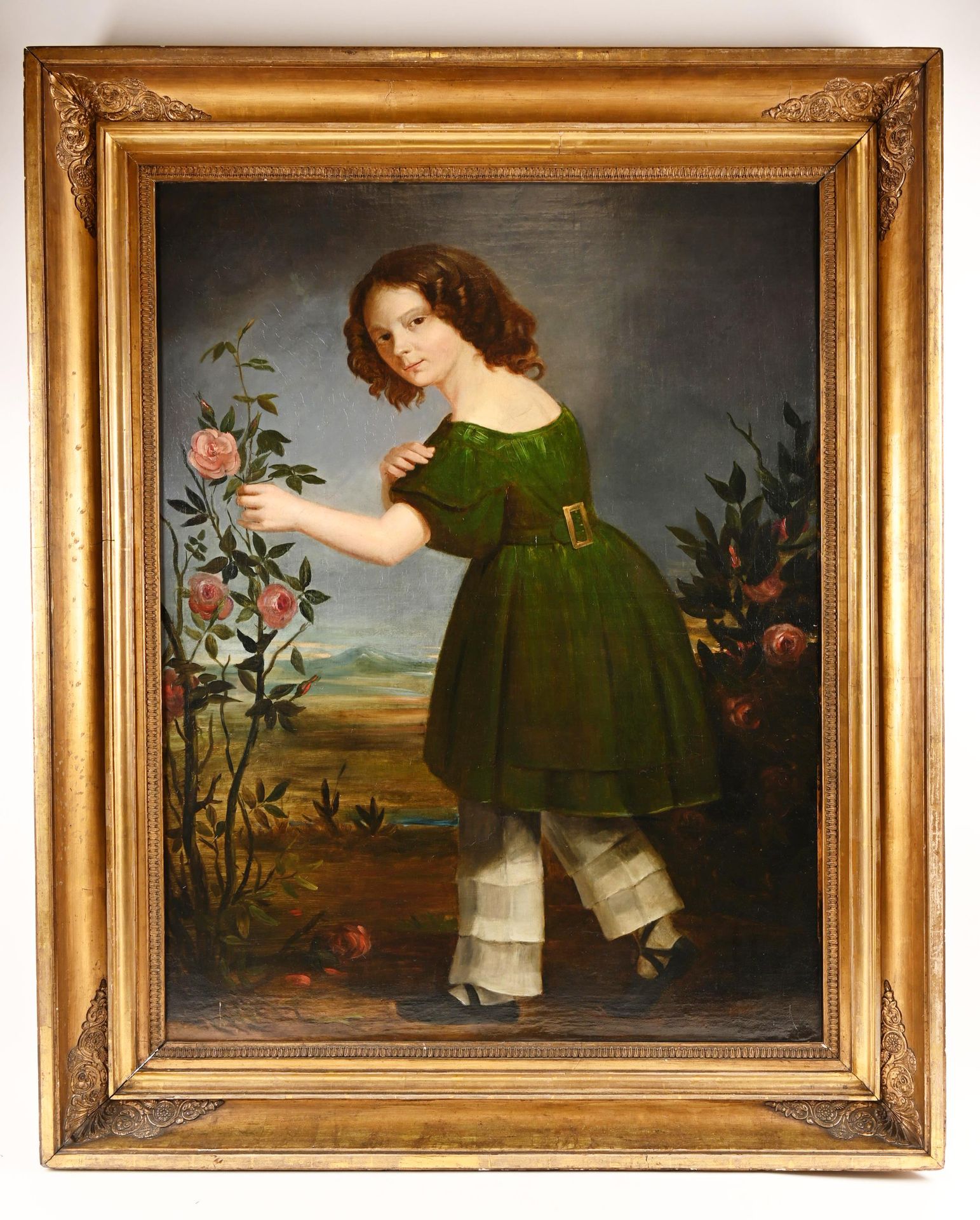 Ecole allemande du 19 ème siècle. 19世纪的德国学校。

"带着玫瑰花丛的年轻女孩"。

布面油画。旧的修复工作。

尺寸：1&hellip;