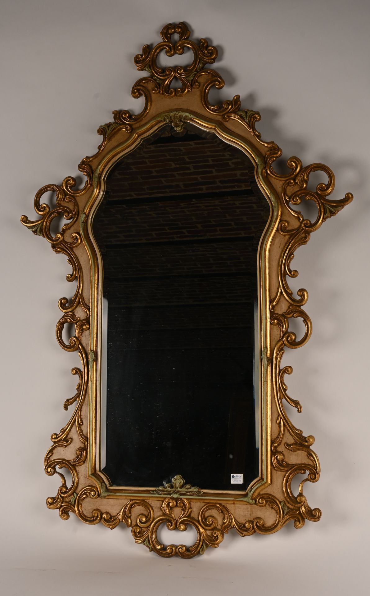 Miroir de style Louis XV 路易十五风格的油漆和镀金的木头镜子。
20世纪的作品。
尺寸：122厘米 x 80厘米