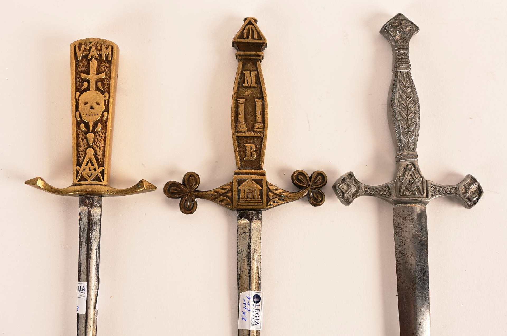 Trois épées maçonniques Suite di tre spade massoniche - Impugnature e guardie co&hellip;