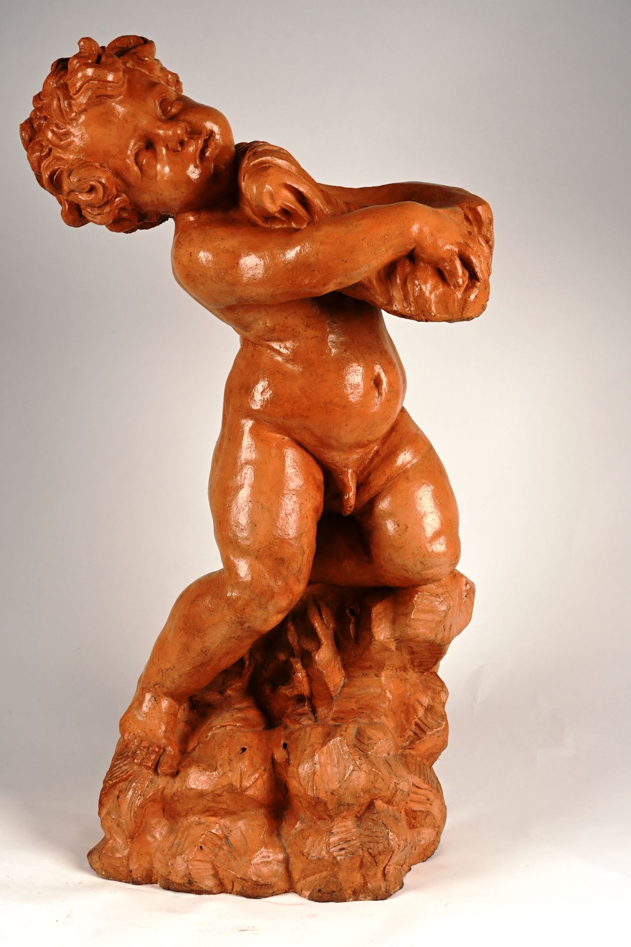 Sculpture en terre cuite peinte d'un Amour Painted terracotta sculpture of a Lov&hellip;