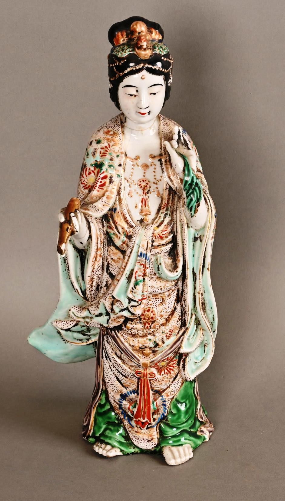 JAPON XIXe statuette d'un personnage 日本 19世纪 瓷器女像，有事故和修复痕迹 高：30厘米