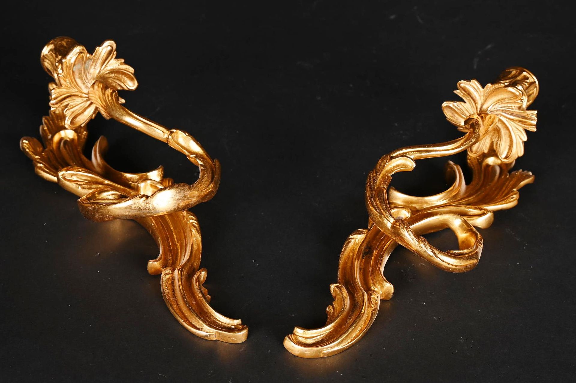 Paire d'appliques en bronze doré Pareja de apliques de ormolu de estilo Luis XV.&hellip;