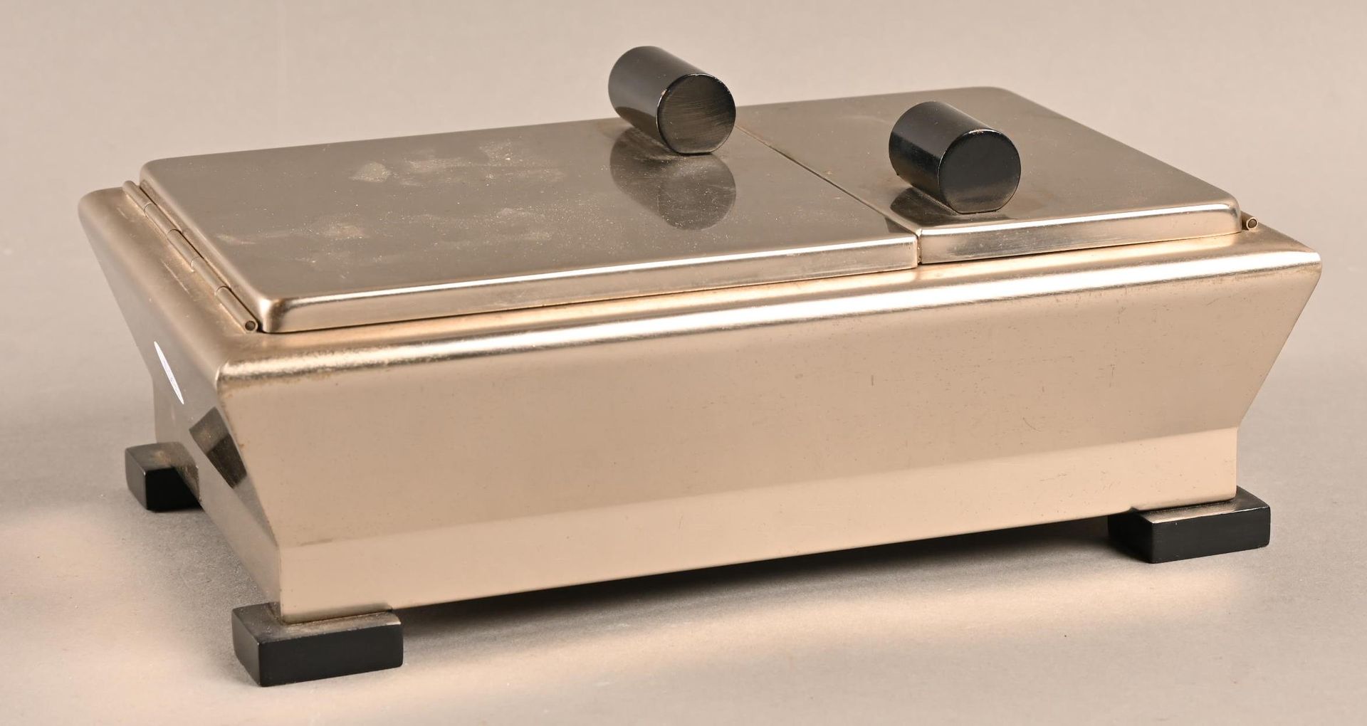 Boîte rectangulaire Art Déco Art Deco rectangular box in silver-plated metal wit&hellip;