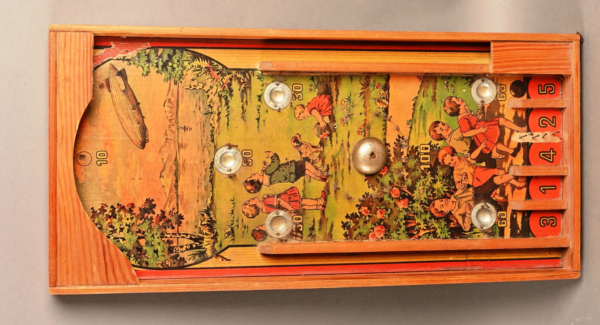 Jeu de flipper en bois à décor d'enfants joyeux. Juego de pinball de madera deco&hellip;