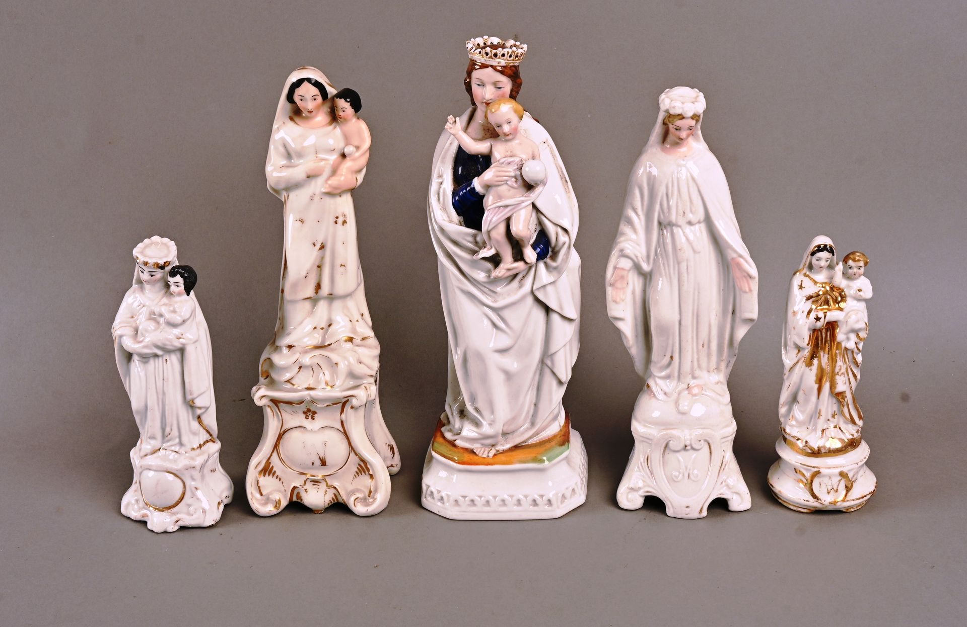 Suite de cinq ( 5 ) groupes en porcelaine blanche Suite von fünf ( 5 ) Gruppen a&hellip;