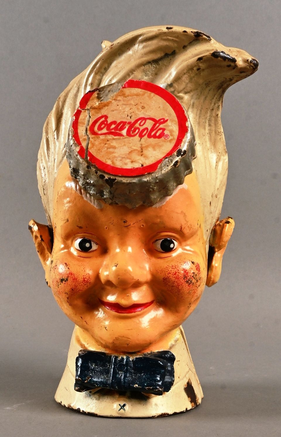 Tête tirelire en métal peint Painted metal money box head featuring a young Coca&hellip;