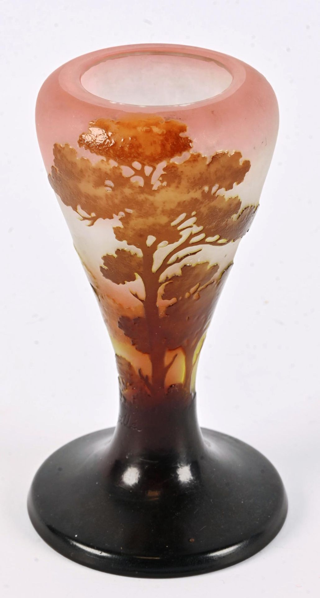 Emile GALLÉ Petit vase Emile GALLÉ (1846-1904)
Petit vase pied douche en pâte de&hellip;