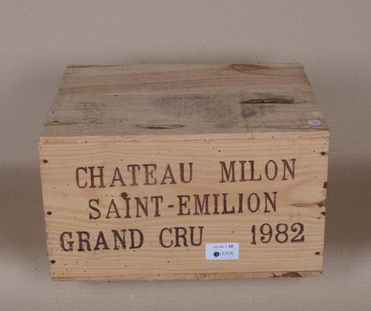 Null 6 bouteilles Château Milon,1982.


Saint - Emilion Grand Cru.


Coffret d'o&hellip;