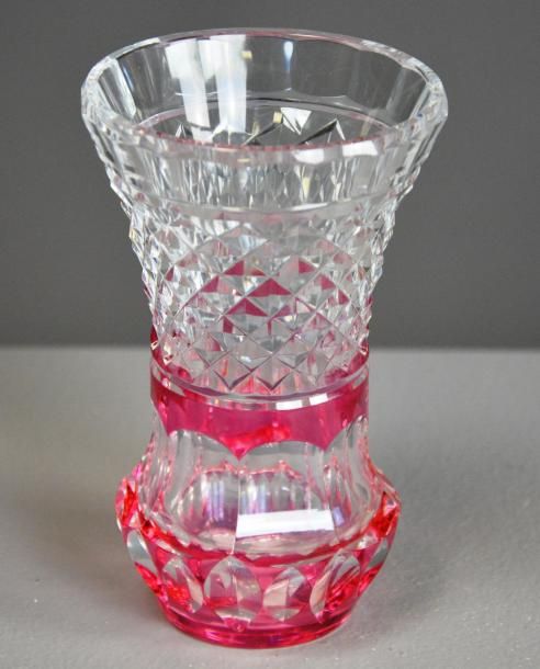Null Petit vase Gravé et doublé rose en Cristal du Val Saint Lambert.


Signé. H&hellip;