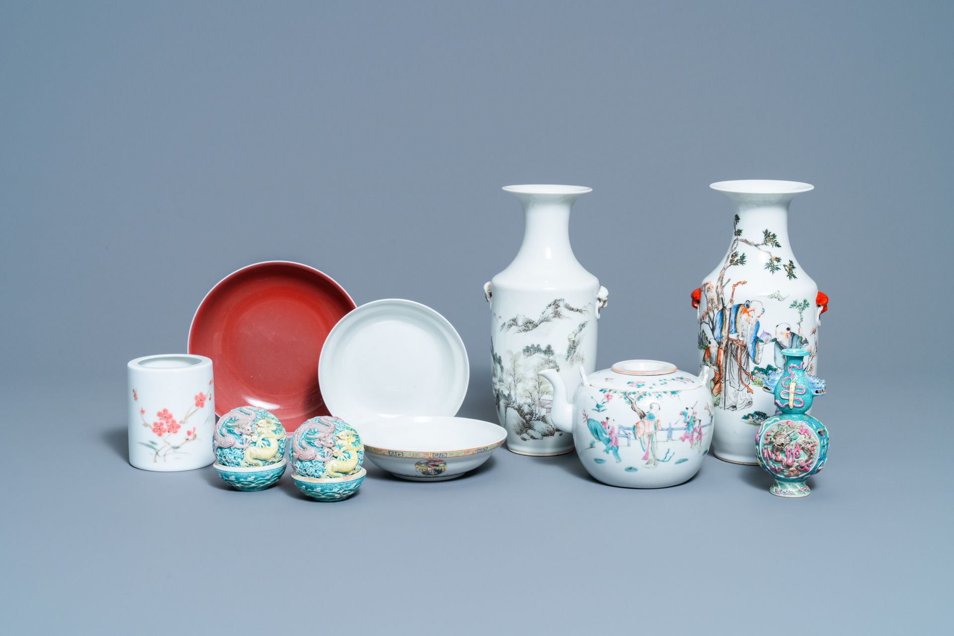 A varied collection of Chinese porcelain, 19/20th C. 全文标题：19/20世纪的中国瓷器收藏。不同的中国瓷器&hellip;