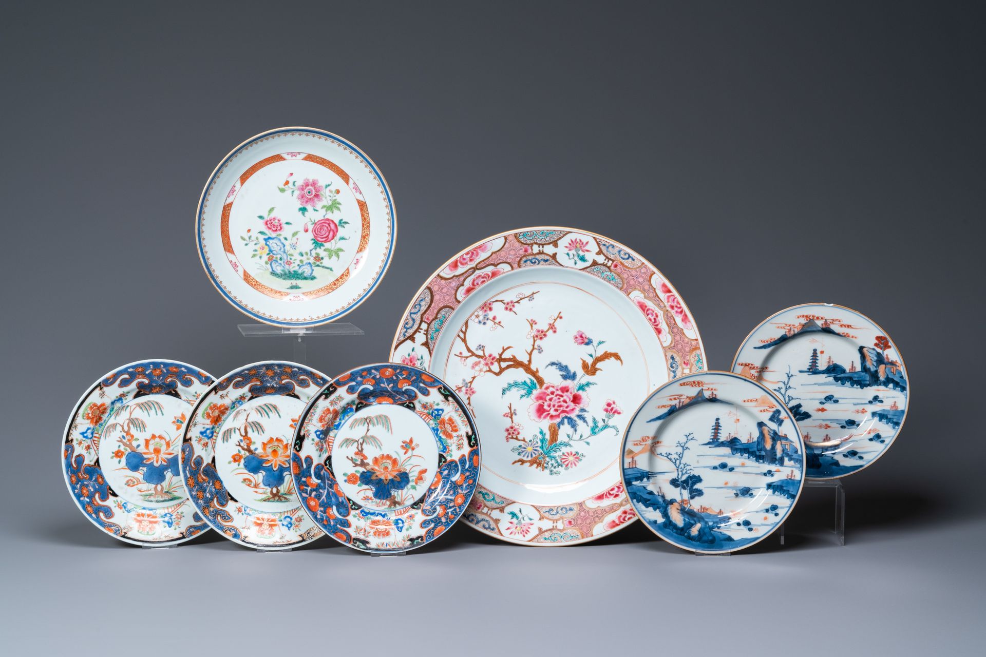 Six Chinese famille rose, verte and Imari-style plates and one dish, Kangxi/Qian&hellip;