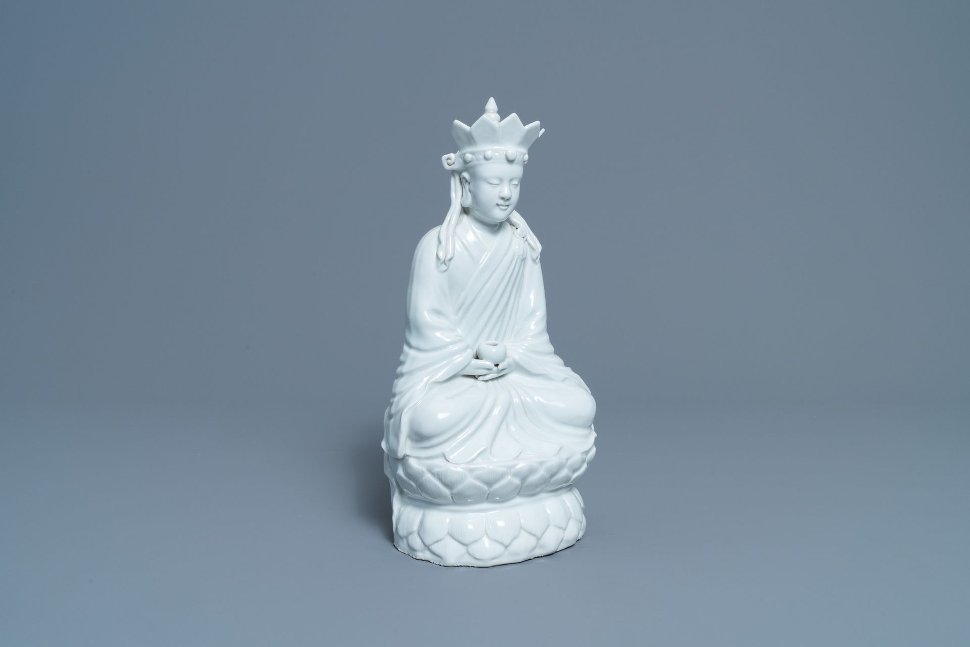 A Chinese blanc de Chine figure of Doumu, seal mark, 19/20th C. Titre complet : &hellip;