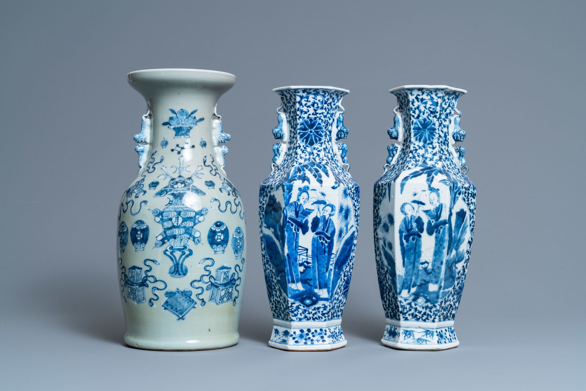 A pair of Chinese blue and white vases and a celadon-ground vase, 19th C. Titre &hellip;