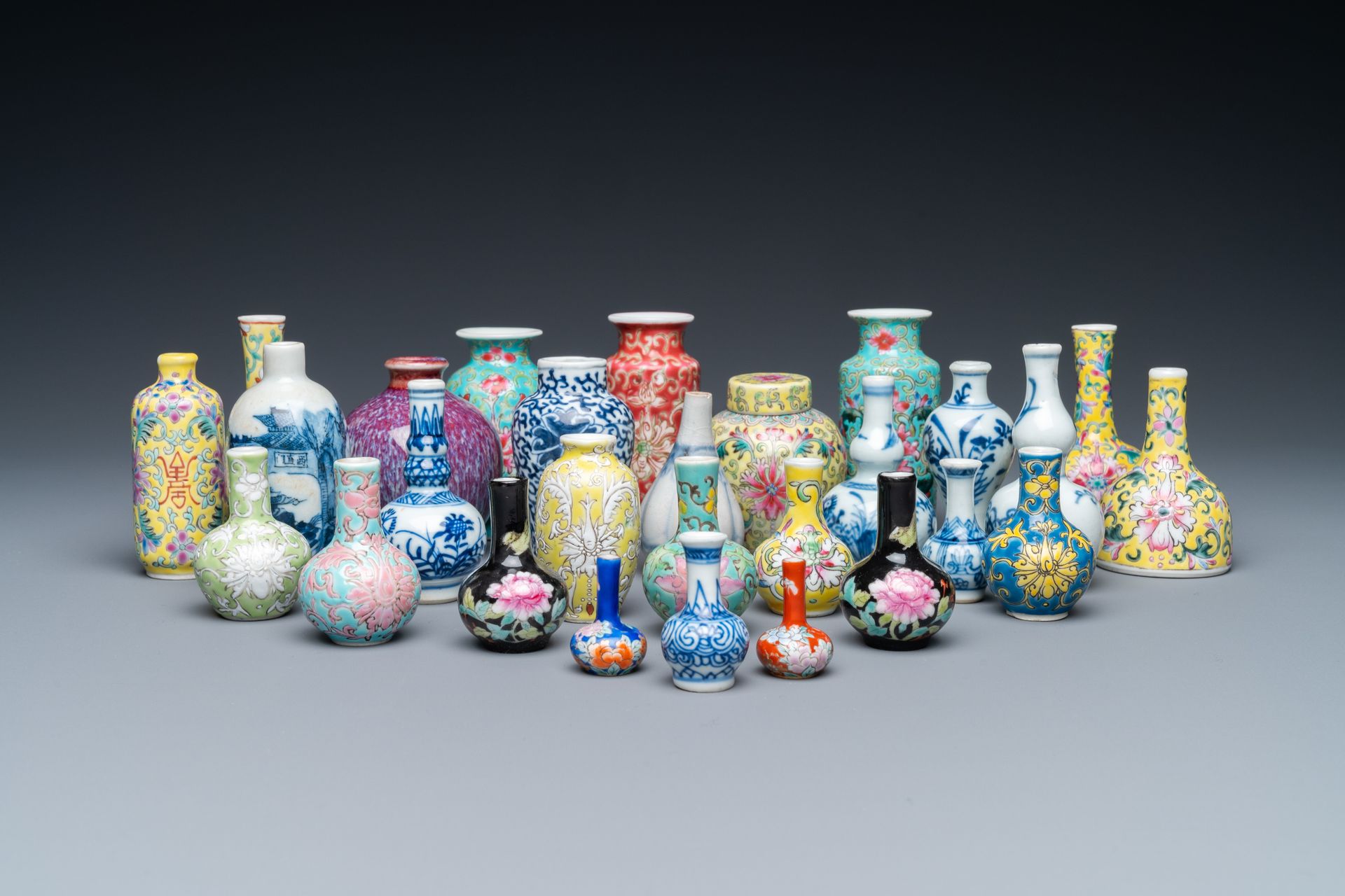 Twenty-eight Chinese blue and white and famille rose minature vases, Kangxi and &hellip;