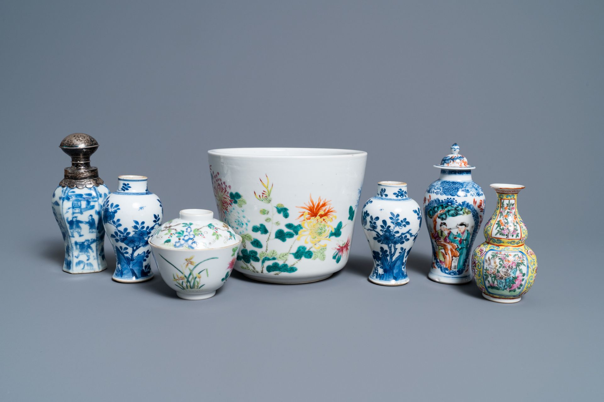 A varied collection of Chinese famille rose and blue and white wares, 18/19th C.&hellip;